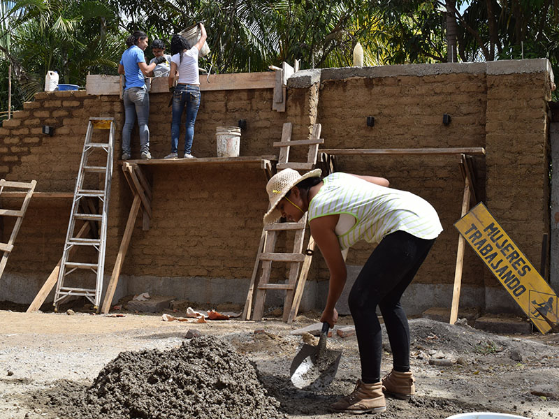 mujeres trabajando