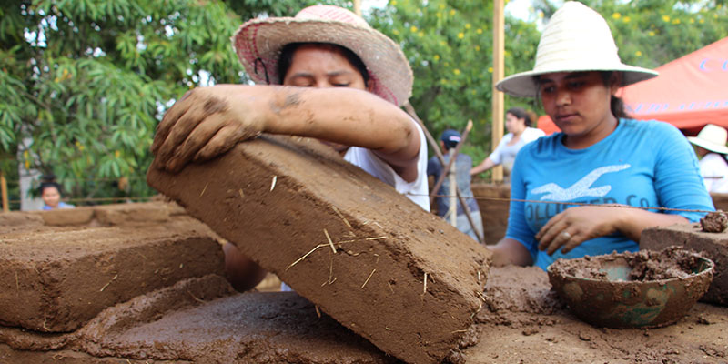 mujeres trabajando